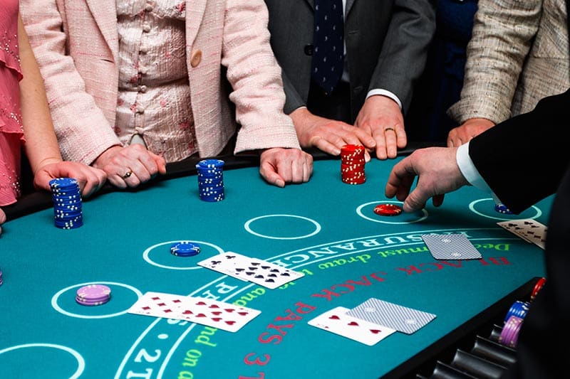 Online casino personnel: key departments